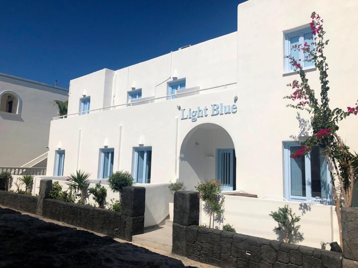 Light Blue Window Kamari Apartment Exterior foto
