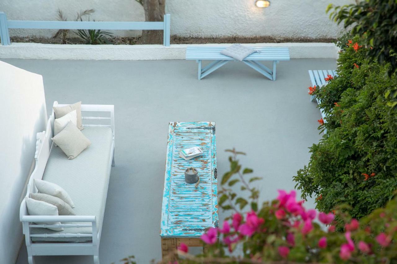 Light Blue Window Kamari Apartment Exterior foto