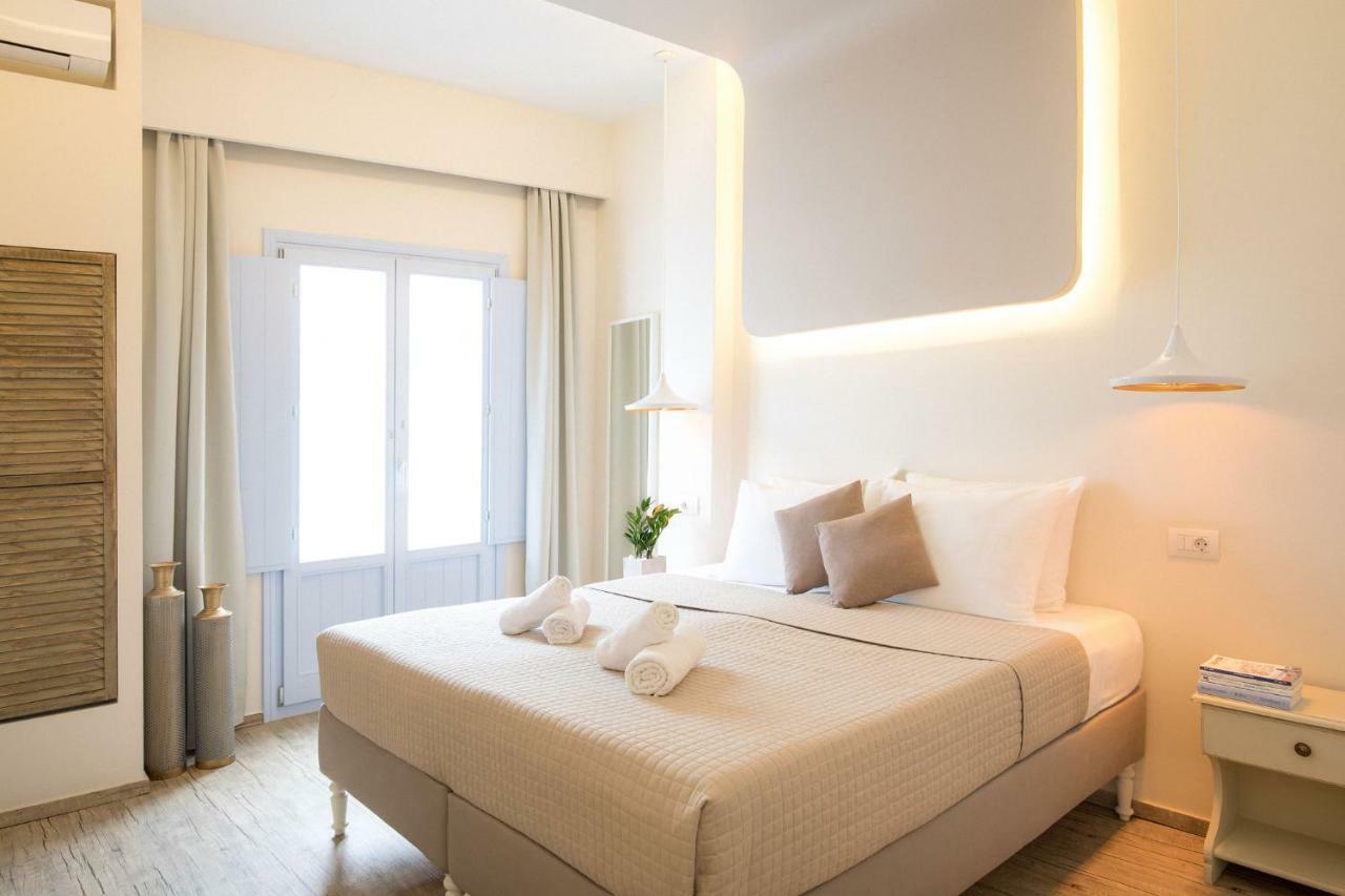Light Blue Window Kamari Apartment Exterior foto