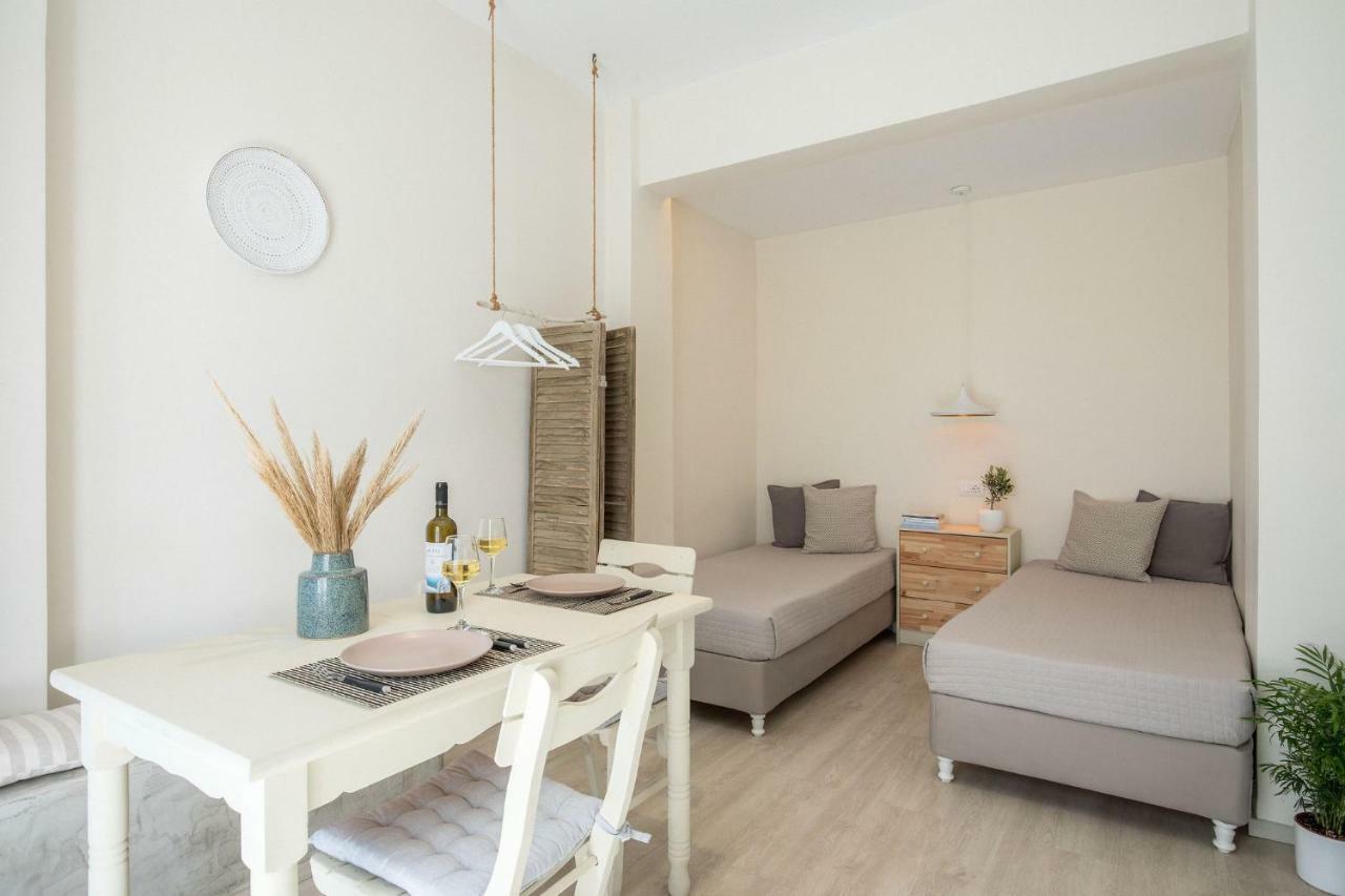 Light Blue Window Kamari Apartment Exterior foto