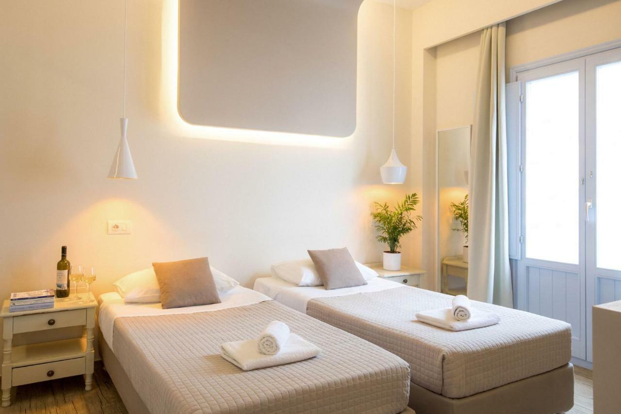 Light Blue Window Kamari Apartment Exterior foto