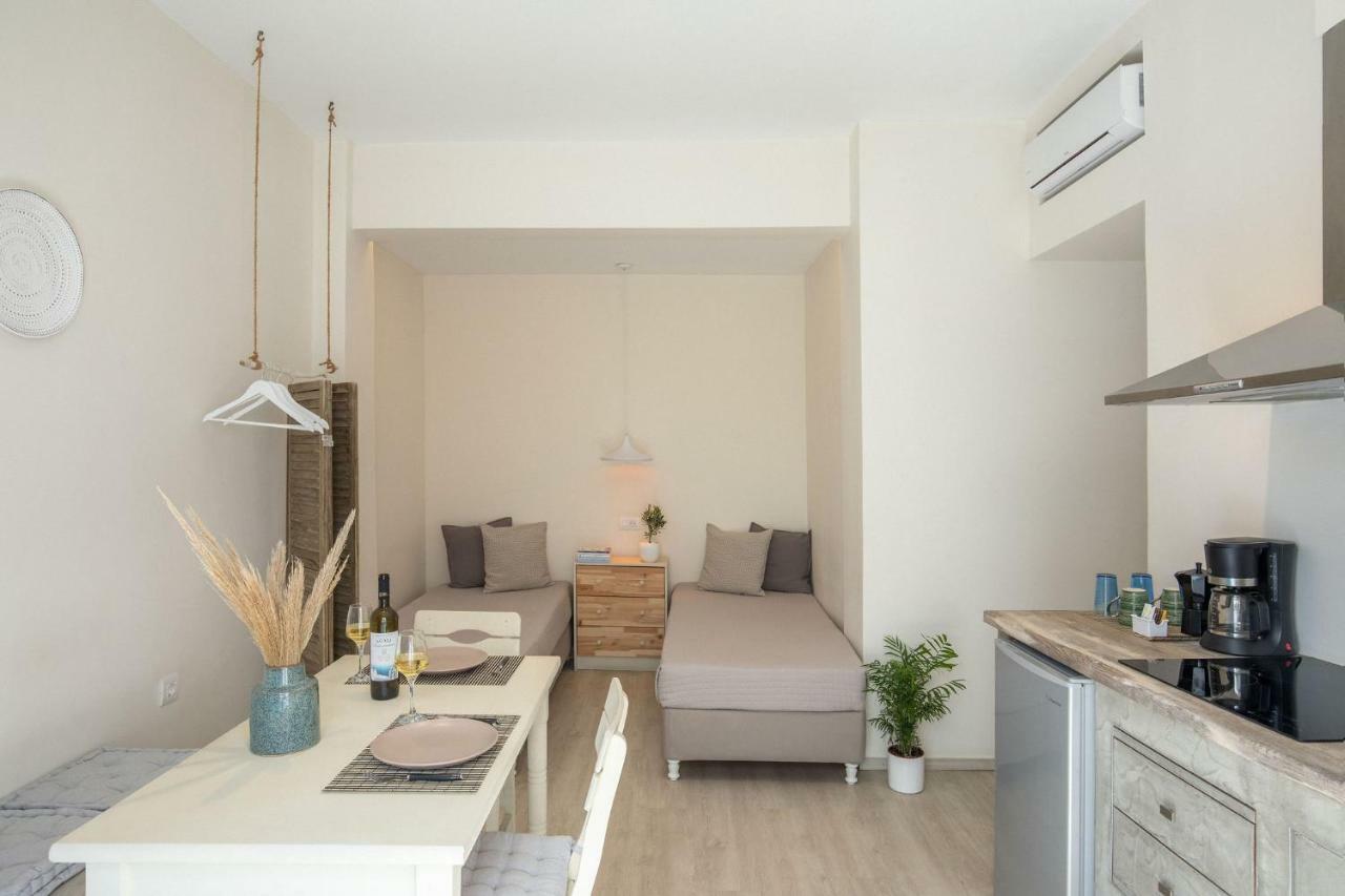 Light Blue Window Kamari Apartment Exterior foto