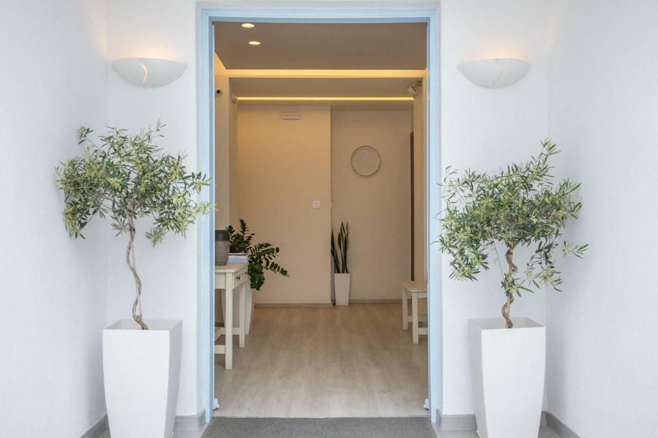 Light Blue Window Kamari Apartment Exterior foto