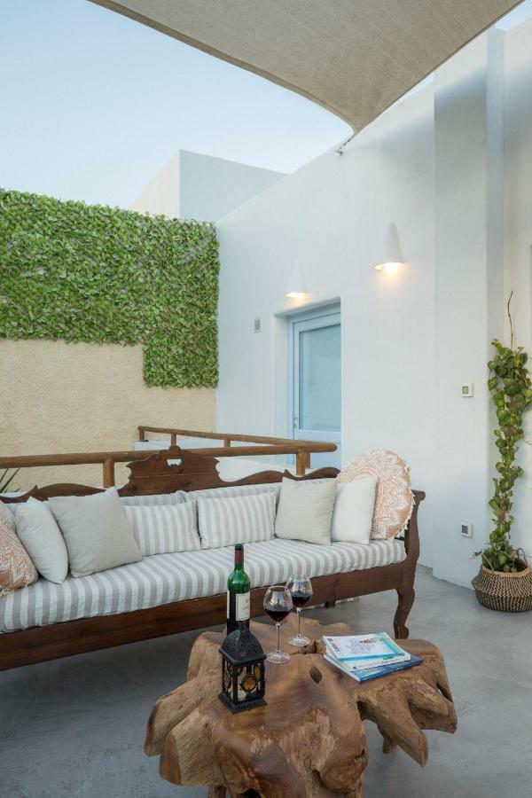 Light Blue Window Kamari Apartment Exterior foto